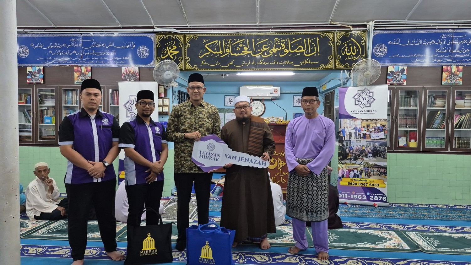 Program agihan kit pengurusan jenazah bersama van jenazah Yayasan Mihrab